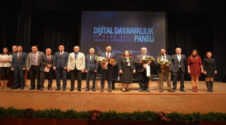 ANADOLU NVERSTESNDE "DJTAL DAYANIKLILIK" PANEL YAPILDI