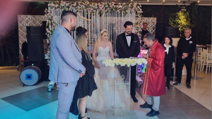 Sude Ersoy ile Cihangir Katranc ifti evlendiler.